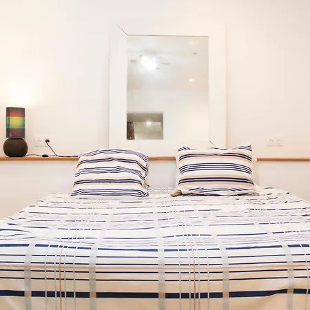 40m With Sleeping Area & Wifi Asnières
